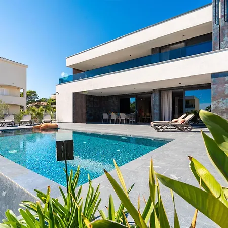 Suva Punta Elite Villa